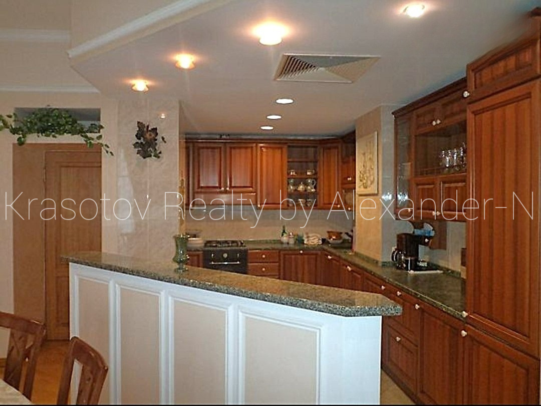 продажа многокомнатной квартиры номер A-173098 в Приморском районе, фото номер 33